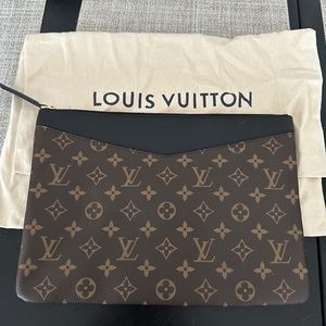 Authentic Louis Vuitton Daily Pouch